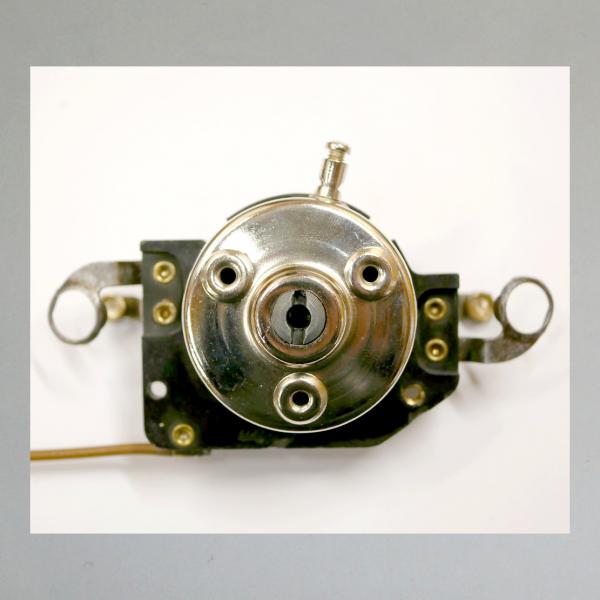 Hella Zündschloss Typ 31/9 (3 Schrauben Befestigung) mit Lampenaufnahme f. Generator +  Leerlauf---Top instandgesetzt---