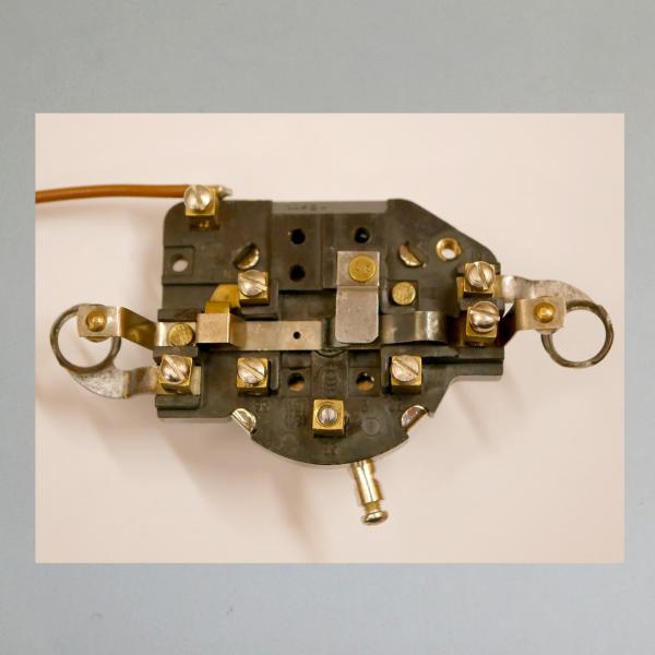 Hella Zündschloss Typ 31/9 (3 Schrauben Befestigung) mit Lampenaufnahme f. Generator +  Leerlauf---Top instandgesetzt---