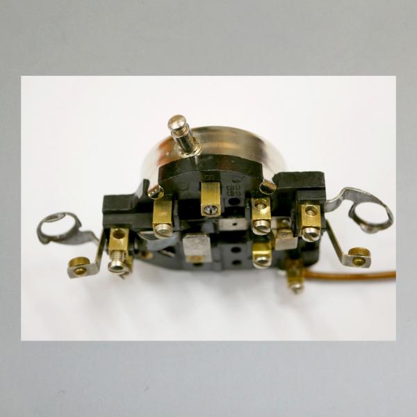 Hella Zündschloss Typ 31/9 (3 Schrauben Befestigung) mit Lampenaufnahme f. Generator +  Leerlauf---Top instandgesetzt---