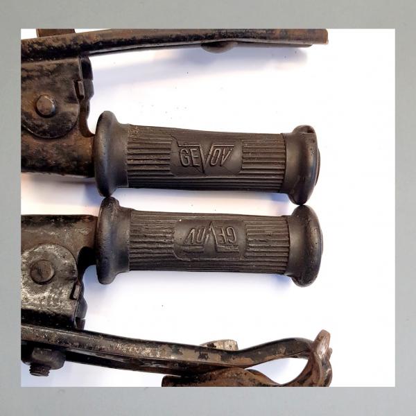 1 Satz Sozius Fussrasten mit Haltern für 30er-50er Jahre Fahrzeuge "GEVOV"