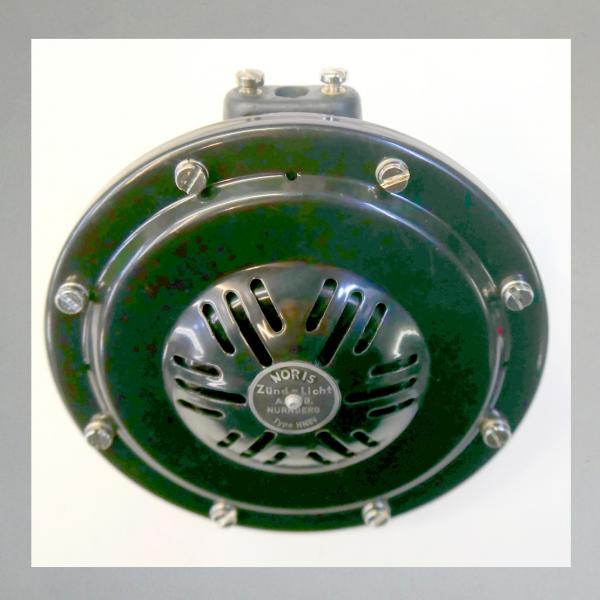 Noris Hupe/ Horn für Vorkriegs-Motorräder, 6 Volt Gleichstrom---Nachbau---Anschlüsse zur Seite