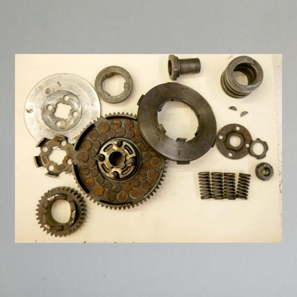 Sonderangebot/ Altmetall: DKW SB 200-350 Kupplungsteile in versch. Verfalls- und Erhaltungsstadien