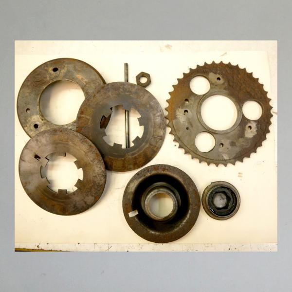Sonderangebot/ Altmetall: Hurth Kupplungsteile in versch. Verfalls- und Erhaltungsstadien