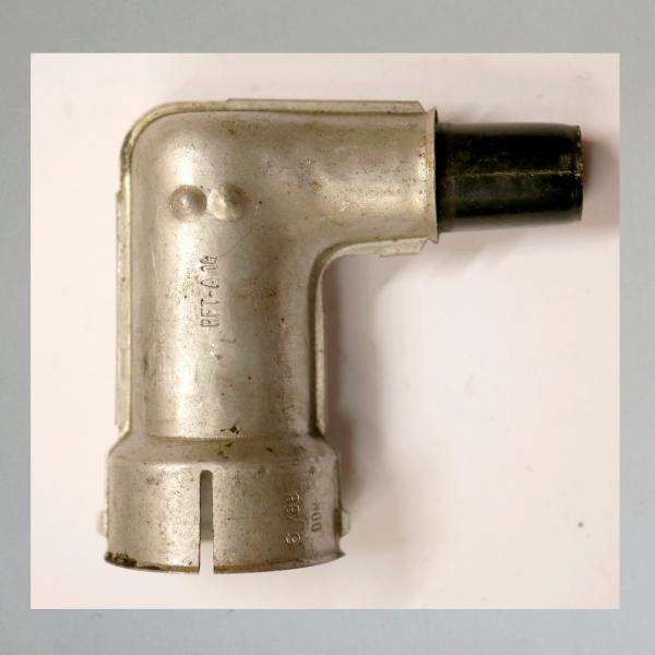 Zündkerzenstecker/ Kerzenstecker DDR, abgeschirmt, für M18 Kerzen---Ori. Neu---