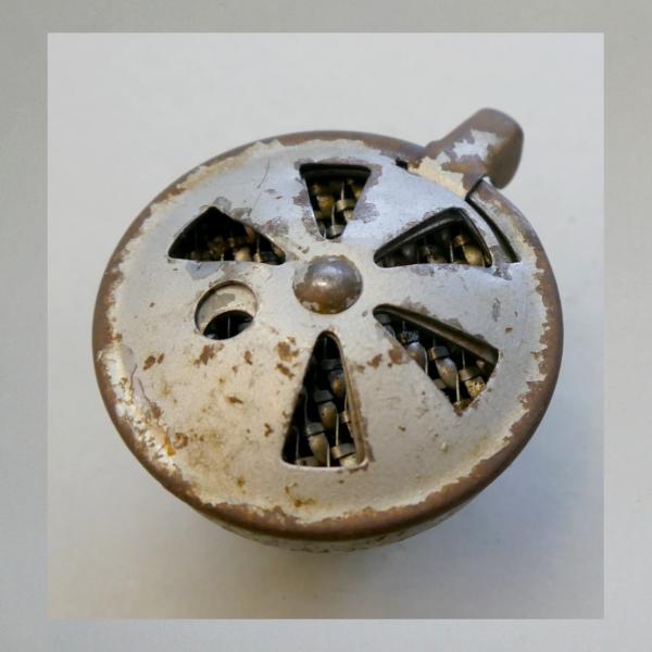 KNECHT Blech-Luftfilter, mit Klappe, Steckanschluss 20mm/ Aussend. 56mm, für Amal, Graetzin, Bing Vergaser 30er/40er Jahre---Originalerhalten---