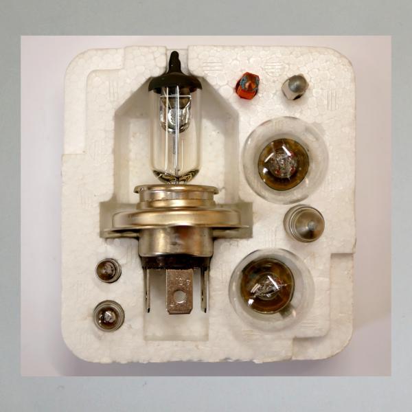 Ersatzbirnenkasten, Lampenkasten, Reserve Leuchtmittel Kiste: 12 Volt, H4 Scheinwerfer Lampe, weitere Lampen und Sicherungen