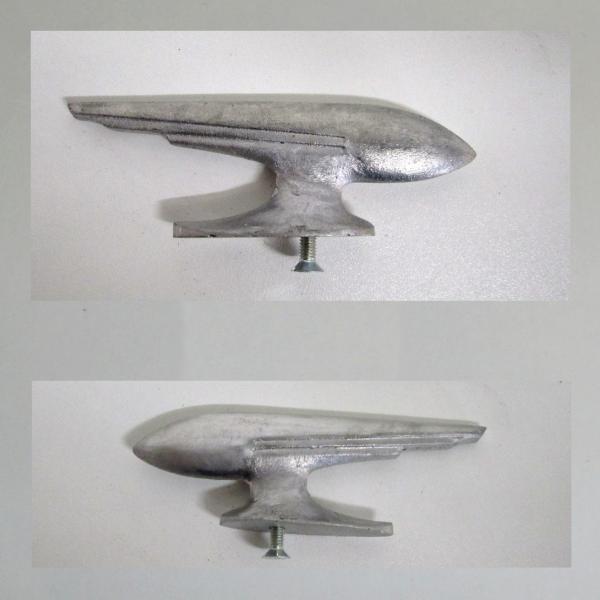 Schutzblechfigur Opel Zeppelin, Nachguss