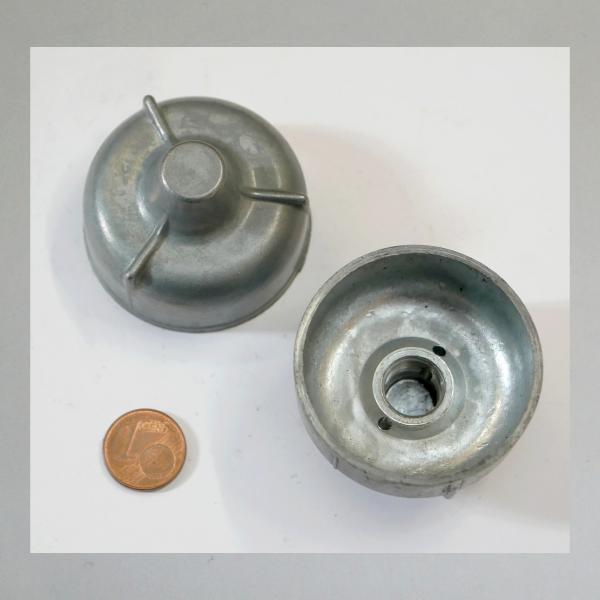 Schwimmerkammerdeckel/ Schwimmerkappe, flache Ausführung für Pallas Vergaser für Mofa, Moped, Mokick, Hilfsmotor---Orig. NEU/ NOS---