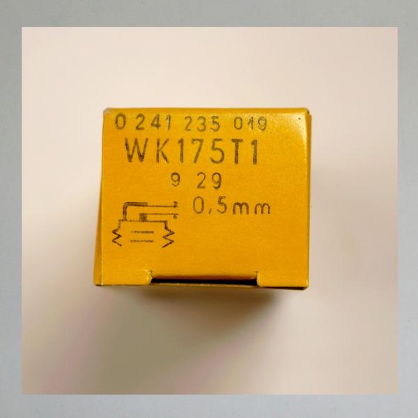 Zündkerze WK175T1---M14x1,25---Wärmewert 175---Fabrikat Bosch, 60er Jahre (Original alt, OVP, NOS)---extra kurze Ausführung---