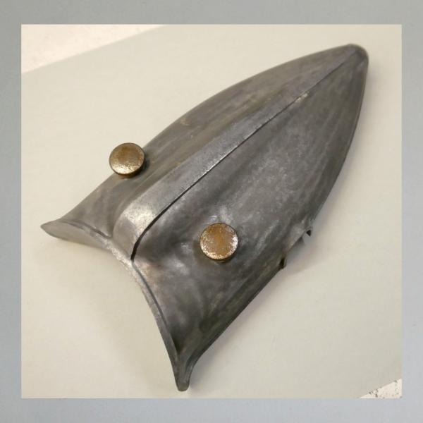 Motor-Zierteil KR26N: Zierteil das am Motor über den Kettenkasten geschraubt wird---Ori. gebraucht---